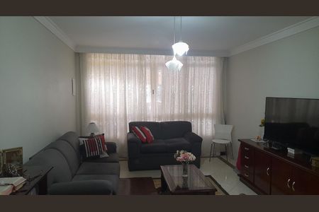 Sala de casa à venda com 3 quartos, 201m² em Vila Nivi, São Paulo
