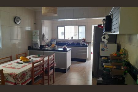 Casa à venda com 201m², 3 quartos e 2 vagasCozinha