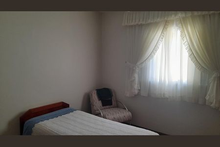 Quarto de casa à venda com 3 quartos, 201m² em Vila Nivi, São Paulo