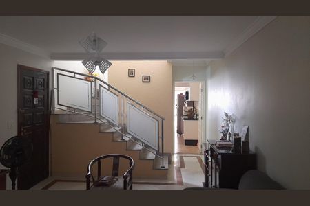Sala de casa à venda com 3 quartos, 201m² em Vila Nivi, São Paulo