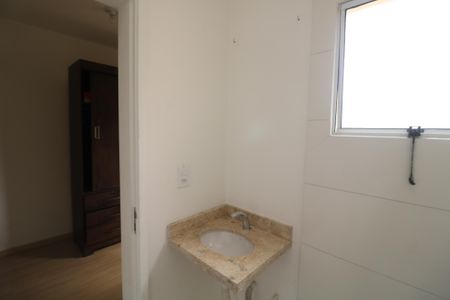 Casa de condomínio à venda com 75m², 2 quartos e 2 vagasBanheiro da Suíte