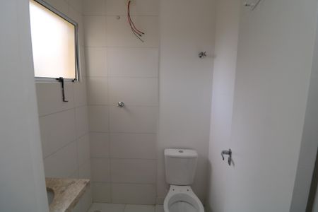 Casa de condomínio à venda com 75m², 2 quartos e 2 vagasBanheiro da Suíte