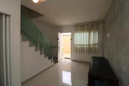 Casa de condomínio à venda com 75m², 2 quartos e 2 vagasSala