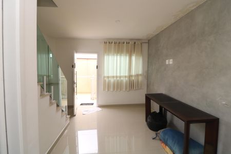 Sala de casa de condomínio à venda com 2 quartos, 75m² em Vila Alpina, São Paulo