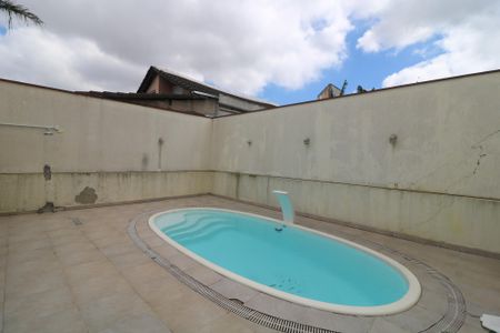 Casa de condomínio à venda com 75m², 2 quartos e 2 vagasÁrea comum - Piscina