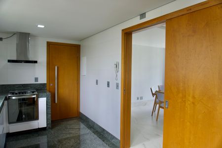Apartamento à venda com 136m², 4 quartos e 3 vagasCozinha