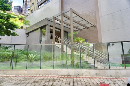 Apartamento à venda com 136m², 4 quartos e 3 vagasPortaria 24 horas