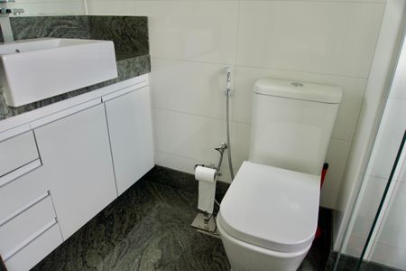 Apartamento à venda com 136m², 4 quartos e 3 vagasSuíte 1 - Banheiro