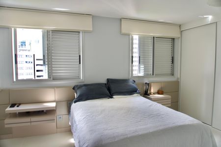 Apartamento à venda com 136m², 4 quartos e 3 vagasSuíte 2