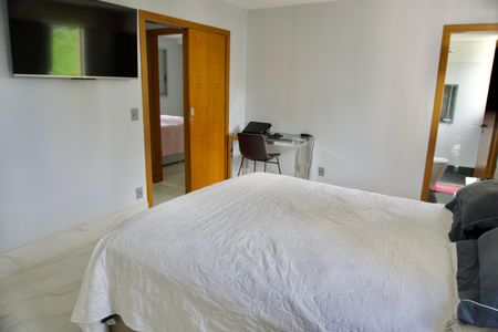 Apartamento à venda com 136m², 4 quartos e 3 vagasSuíte 2