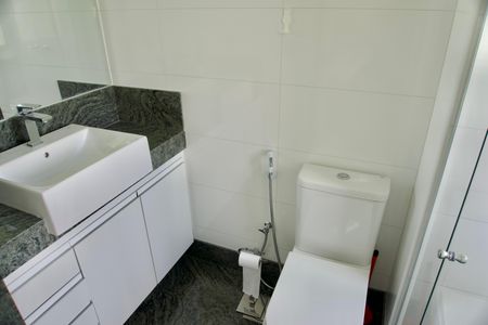 Apartamento à venda com 136m², 4 quartos e 3 vagasSuíte 1 - Banheiro