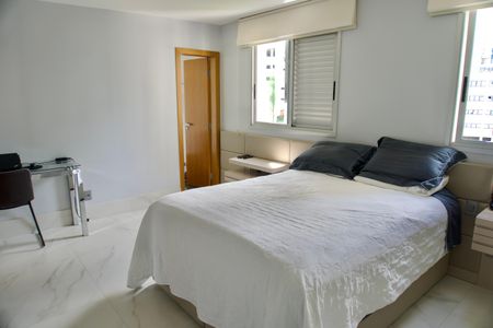 Apartamento à venda com 136m², 4 quartos e 3 vagasSuíte 2