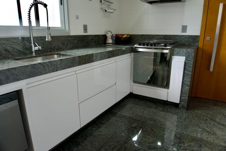 Apartamento à venda com 136m², 4 quartos e 3 vagasCozinha - Armários