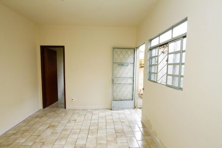 Sala de casa para alugar com 1 quarto, 40m² em Salgado Filho, Belo Horizonte