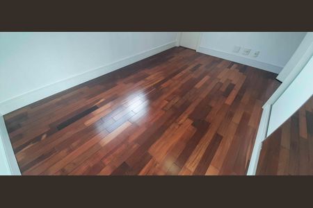 Apartamento à venda com 254m², 4 quartos e 4 vagas Apartamento à venda com 254m², 4 quartos e 4 vagasSuíte 3