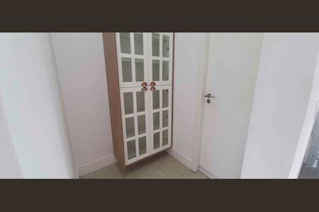 Apartamento à venda com 254m², 4 quartos e 4 vagas Apartamento à venda com 254m², 4 quartos e 4 vagasBanheiro de Serviço