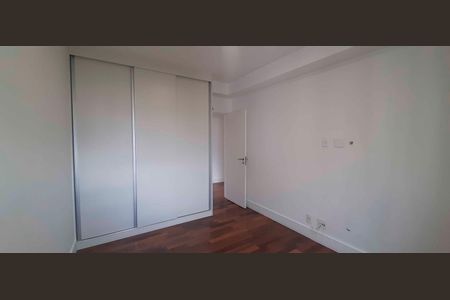 Apartamento à venda com 254m², 4 quartos e 4 vagas Apartamento à venda com 254m², 4 quartos e 4 vagasSuíte 4