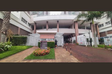 Apartamento à venda com 254m², 4 quartos e 4 vagas Apartamento à venda com 254m², 4 quartos e 4 vagasFachada e portaria