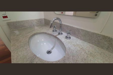 Apartamento à venda com 254m², 4 quartos e 4 vagas Apartamento à venda com 254m², 4 quartos e 4 vagasBanheiro da Suíte 4