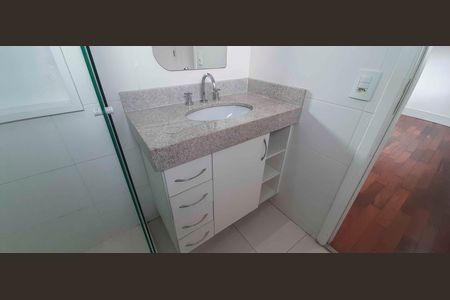 Apartamento à venda com 254m², 4 quartos e 4 vagas Apartamento à venda com 254m², 4 quartos e 4 vagasBanheiro da Suíte 3