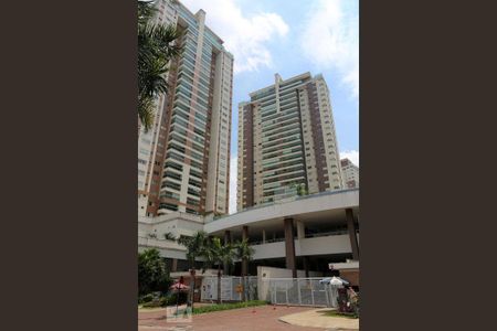 Apartamento à venda com 254m², 4 quartos e 4 vagas Apartamento à venda com 254m², 4 quartos e 4 vagasFachada e portaria