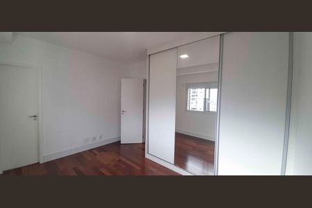 Apartamento à venda com 254m², 4 quartos e 4 vagas Apartamento à venda com 254m², 4 quartos e 4 vagasSuíte 3