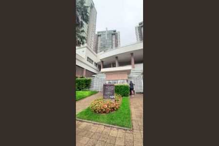 Apartamento à venda com 254m², 4 quartos e 4 vagas Apartamento à venda com 254m², 4 quartos e 4 vagasFachada e portaria