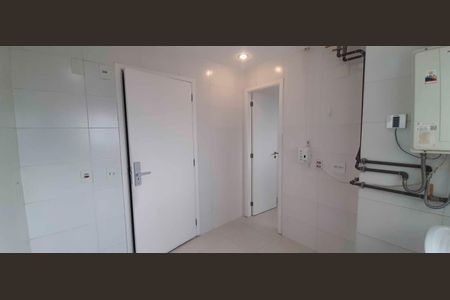 Apartamento à venda com 254m², 4 quartos e 4 vagas Apartamento à venda com 254m², 4 quartos e 4 vagasÁrea de Serviço