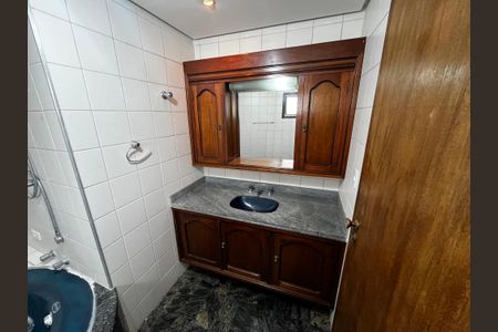 Apartamento à venda com 157m², 4 quartos e 3 vagasBanheiro da Suíte 4