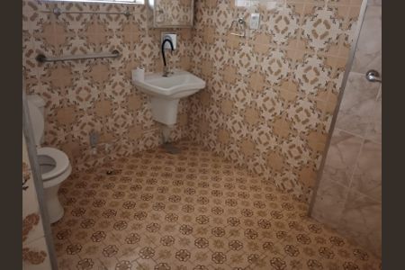 Banheiro de casa para alugar com 3 quartos, 318m² em Vila Amalia (Zona Norte), São Paulo