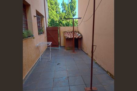 Casa à venda com 248m², 2 quartos e 4 vagas