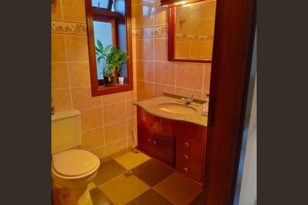 Casa à venda com 248m², 2 quartos e 4 vagas