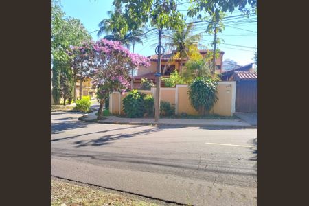 Casa à venda com 248m², 2 quartos e 4 vagas