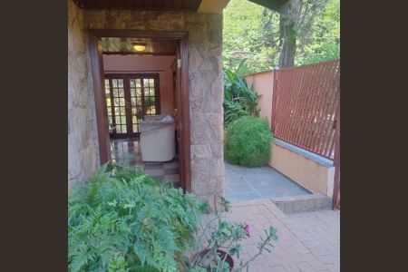 Casa à venda com 248m², 2 quartos e 4 vagas