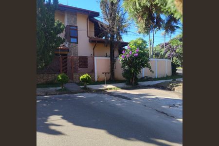 Casa à venda com 248m², 2 quartos e 4 vagas