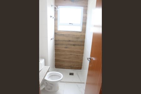 Banheiro de apartamento para alugar com 2 quartos, 45m² em Jardim Alvorada, Nova Iguaçu