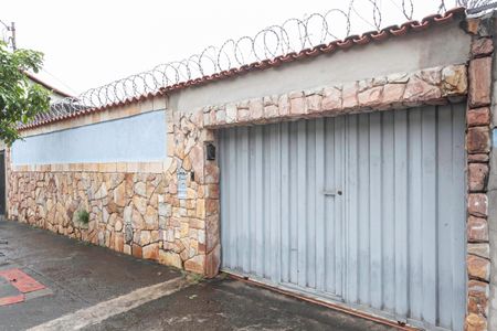 Casa à venda com 276m², 3 quartos e 2 vagasFachada