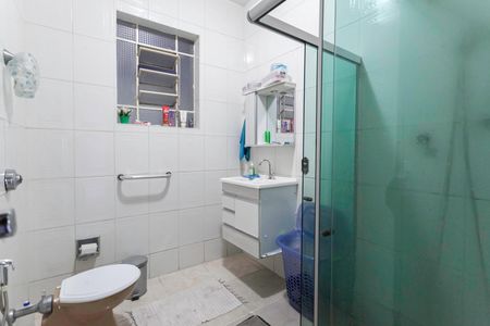 Casa à venda com 276m², 3 quartos e 2 vagasBanheiro social 