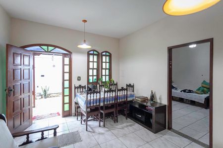 Casa à venda com 276m², 3 quartos e 2 vagasSala