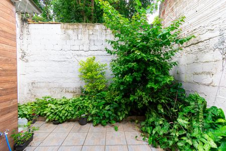 Casa para alugar com 100m², 2 quartos e 1 vagaQuintal