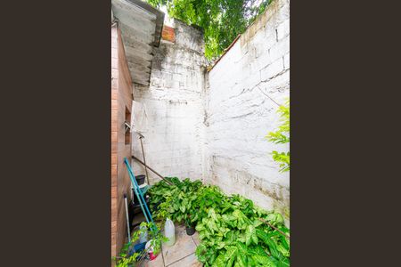 Casa para alugar com 100m², 2 quartos e 1 vagaQuintal