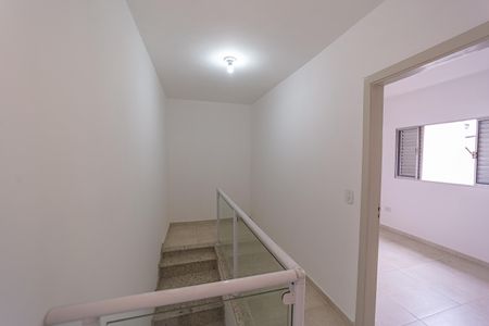 Casa à venda com 167m², 3 quartos e 6 vagas Casa à venda com 167m², 3 quartos e 6 vagasCorredor