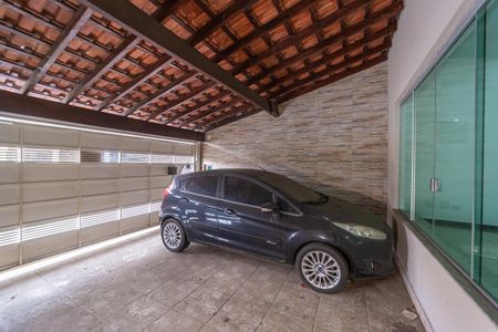 Casa à venda com 167m², 3 quartos e 6 vagas Casa à venda com 167m², 3 quartos e 6 vagasGaragem