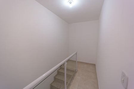 Casa à venda com 167m², 3 quartos e 6 vagas Casa à venda com 167m², 3 quartos e 6 vagasCorredor