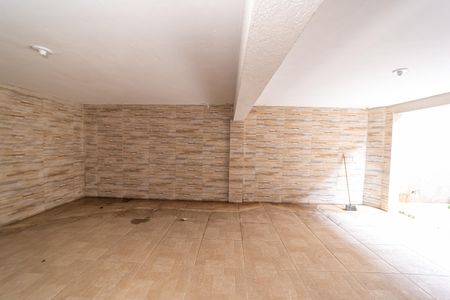 Casa à venda com 167m², 3 quartos e 6 vagas Casa à venda com 167m², 3 quartos e 6 vagasGaragem