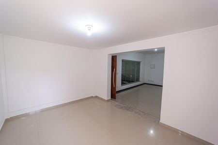 Casa à venda com 167m², 3 quartos e 6 vagas Casa à venda com 167m², 3 quartos e 6 vagasSala de Jantar