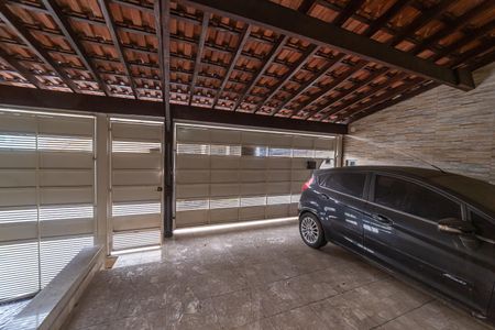 Casa à venda com 167m², 3 quartos e 6 vagas Casa à venda com 167m², 3 quartos e 6 vagasGaragem