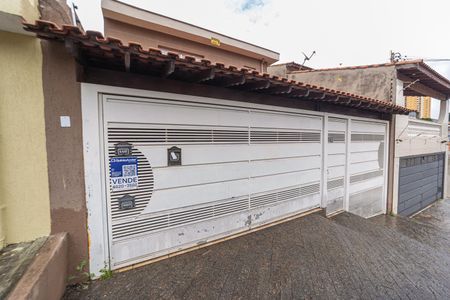 Casa à venda com 167m², 3 quartos e 6 vagas Casa à venda com 167m², 3 quartos e 6 vagasFachada