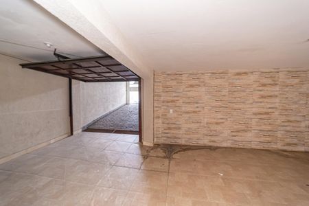 Casa à venda com 167m², 3 quartos e 6 vagas Casa à venda com 167m², 3 quartos e 6 vagasGaragem