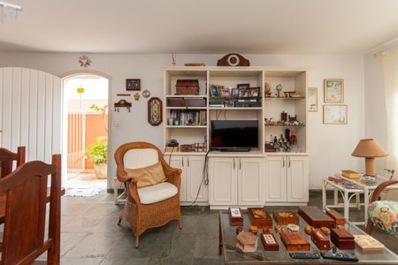 Casa para alugar com 168m², 3 quartos e 2 vagasSala